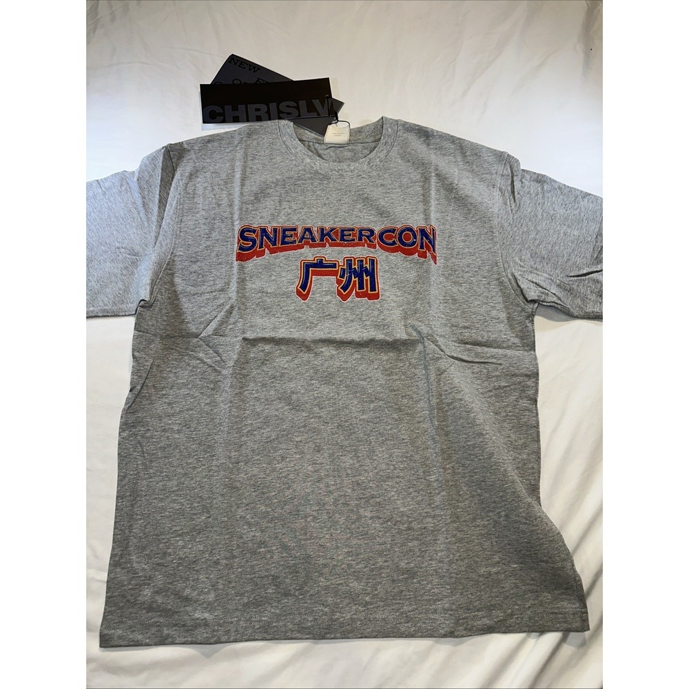 SNEAKERCON Collectible Rare T-Shirt NWT Unisex Adult Size Large CHRISLV